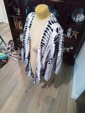 C.Est.1946 Plus Sz 26/28W Black,Gray & White Tie Dye Kimono w/ Huge Bell Sleeves